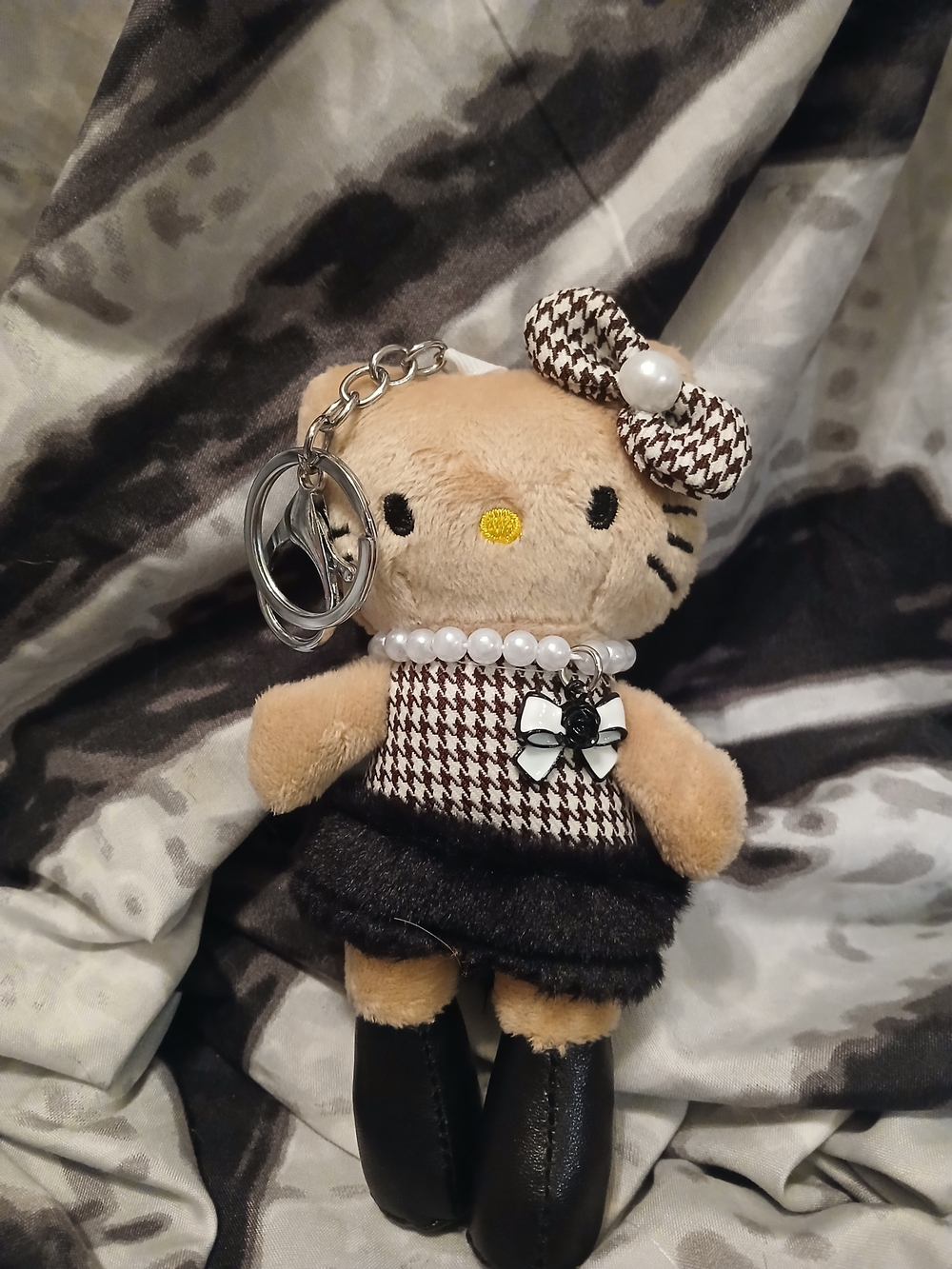 Sanrio Hello Kitty Tan Brown Plaid Plush Keychain with Pearl Collar